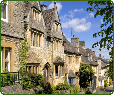 Het mooie dorp Burford in het graafschap Oxfordshire, Engeland