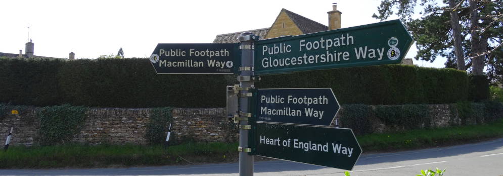 Wegwijzers voor wandelaars in de Cotswolds, Engeland