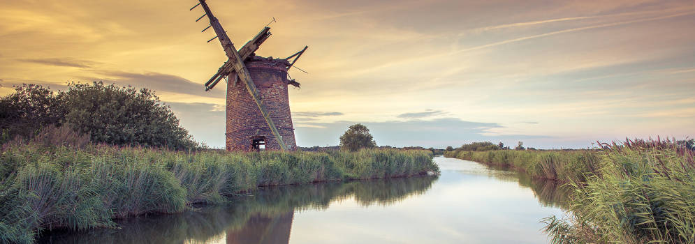 Brograve Mill in het Broads National Park, Engeland