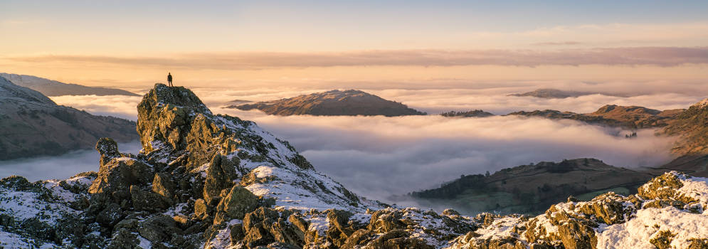 Wandelaar in een winters Lake District